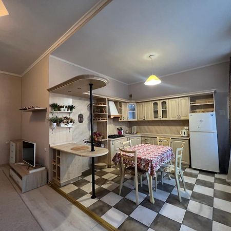 Apartment On Baseinaya Street 13 Киев Екстериор снимка